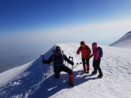 mount-ararat-hiking